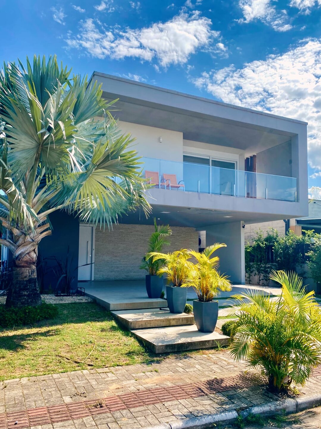 Casa de Luxo na Praia do Rosa — Área Externa e Lazer