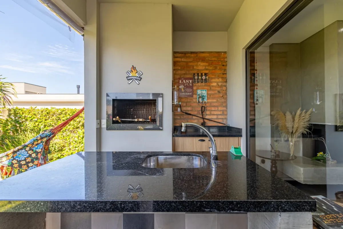 Casa Alto Padrão no Cond Rosa Internacional — Área da Piscina